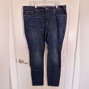 Universal Thread Women’s Mid Rise Skinny Jean